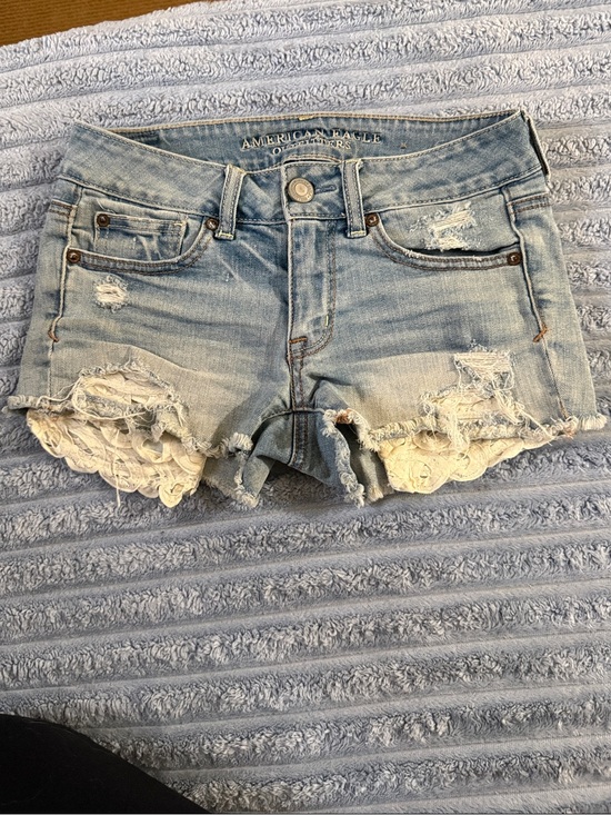 American Eagle Outfitters Pants - Y2K American Eagle Low-Rise Distressed Denim Mini Shorts w Lace Pockets